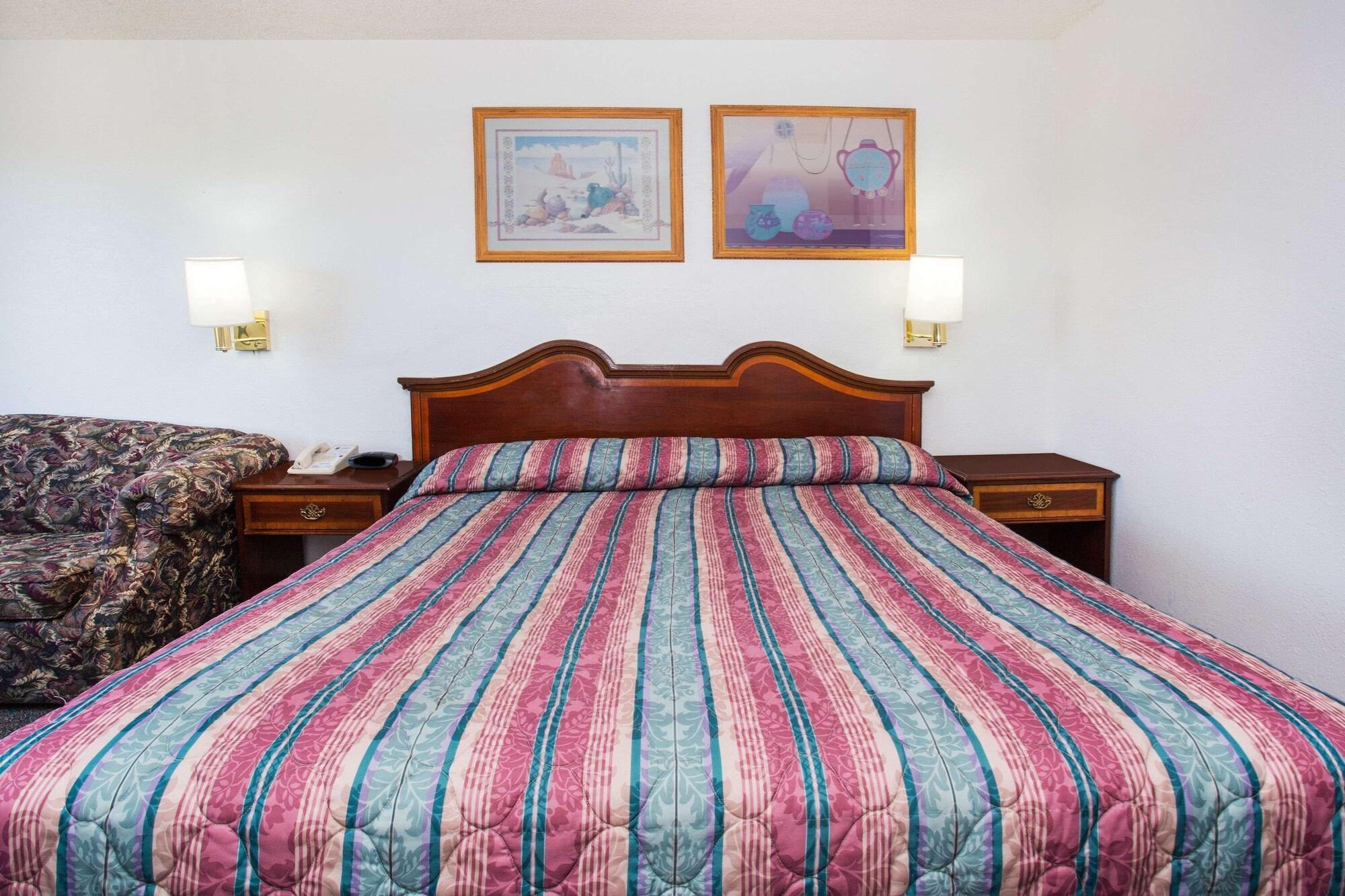 Hotel Super 8 By Wyndham Limon Esterno foto