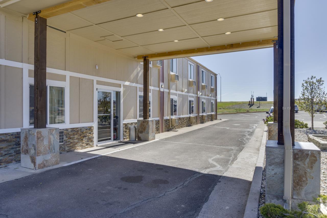 Hotel Super 8 By Wyndham Limon Esterno foto