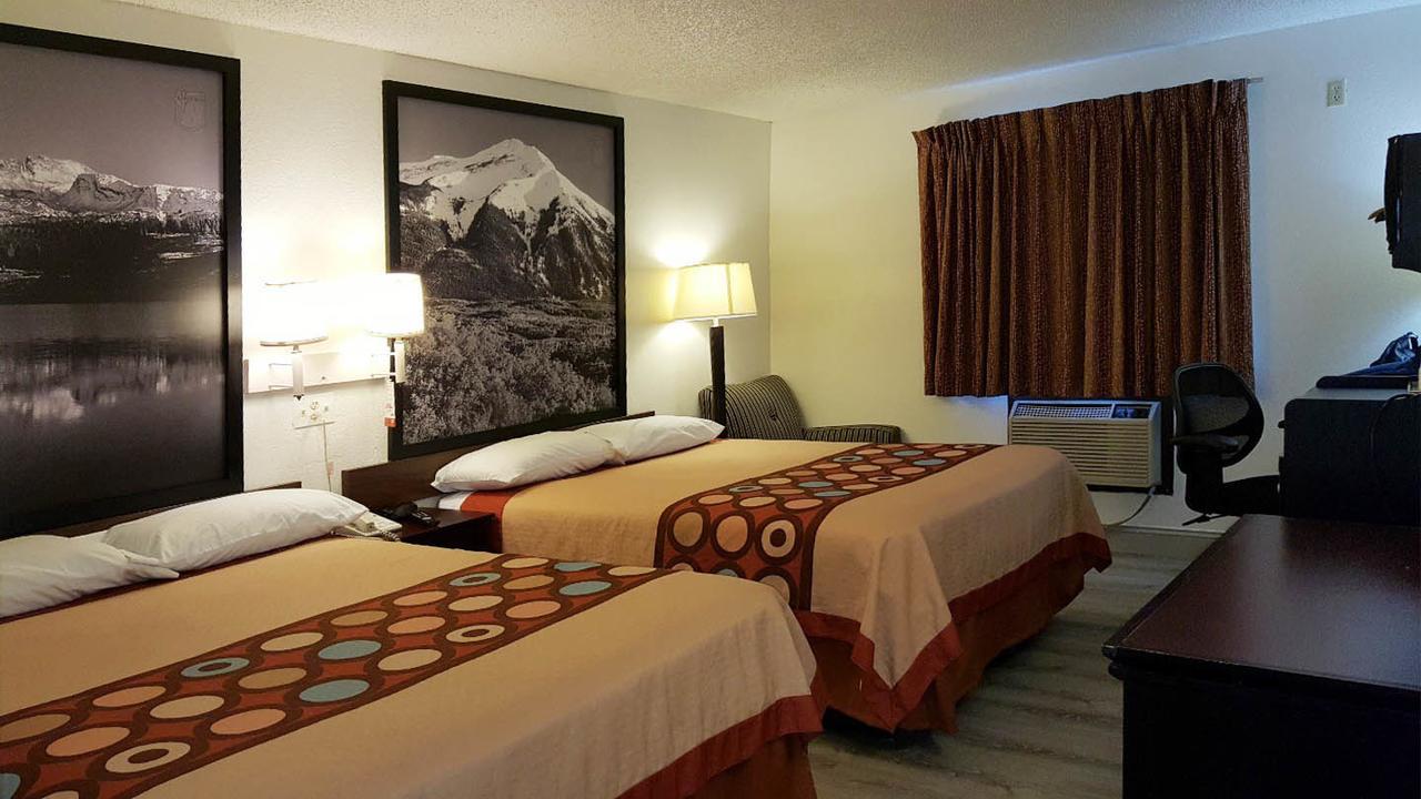 Hotel Super 8 By Wyndham Limon Esterno foto