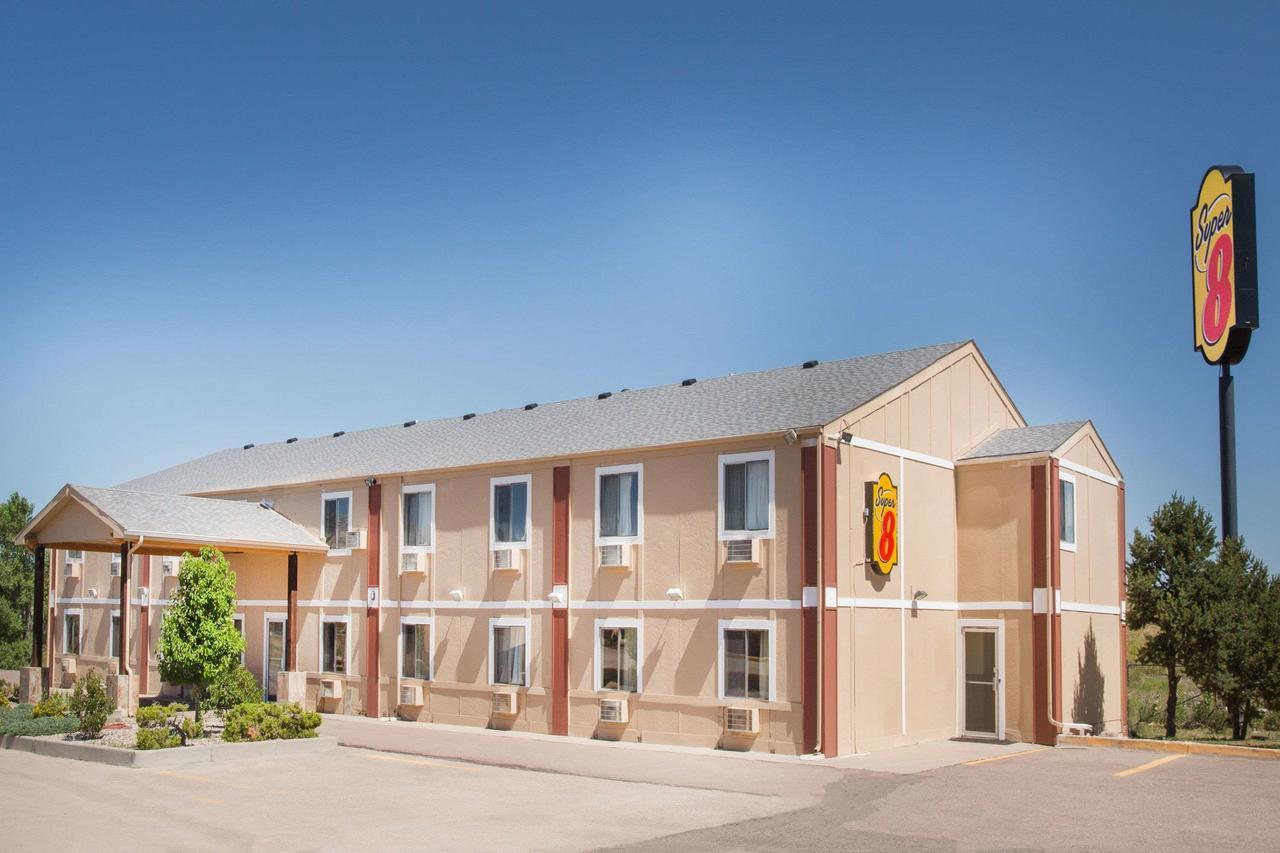 Hotel Super 8 By Wyndham Limon Esterno foto