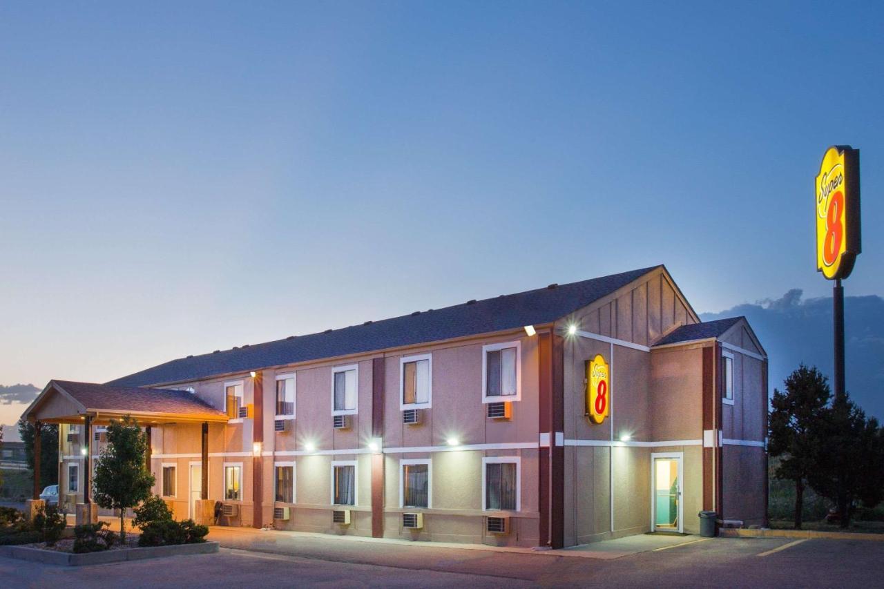 Hotel Super 8 By Wyndham Limon Esterno foto