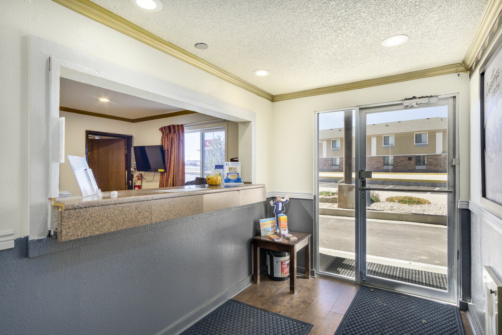 Hotel Super 8 By Wyndham Limon Esterno foto