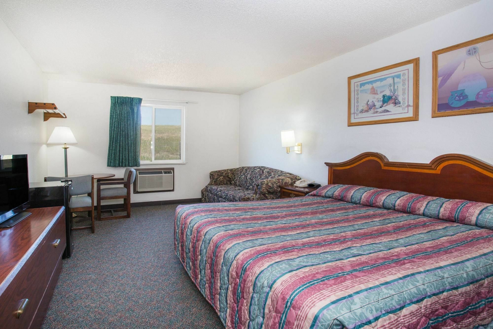 Hotel Super 8 By Wyndham Limon Esterno foto